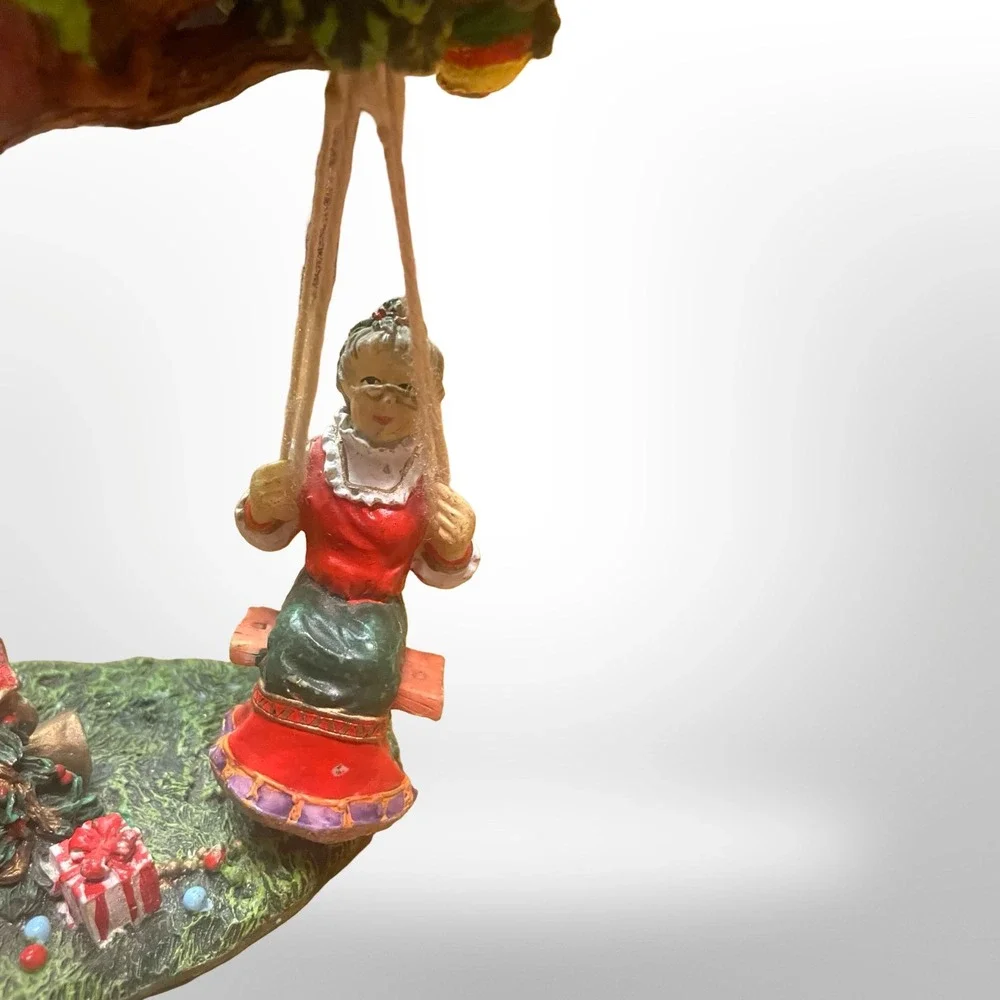 Vintage 1994 Santa and Mrs Claus Christmas Figurine Tree Swing Resin Decor‎